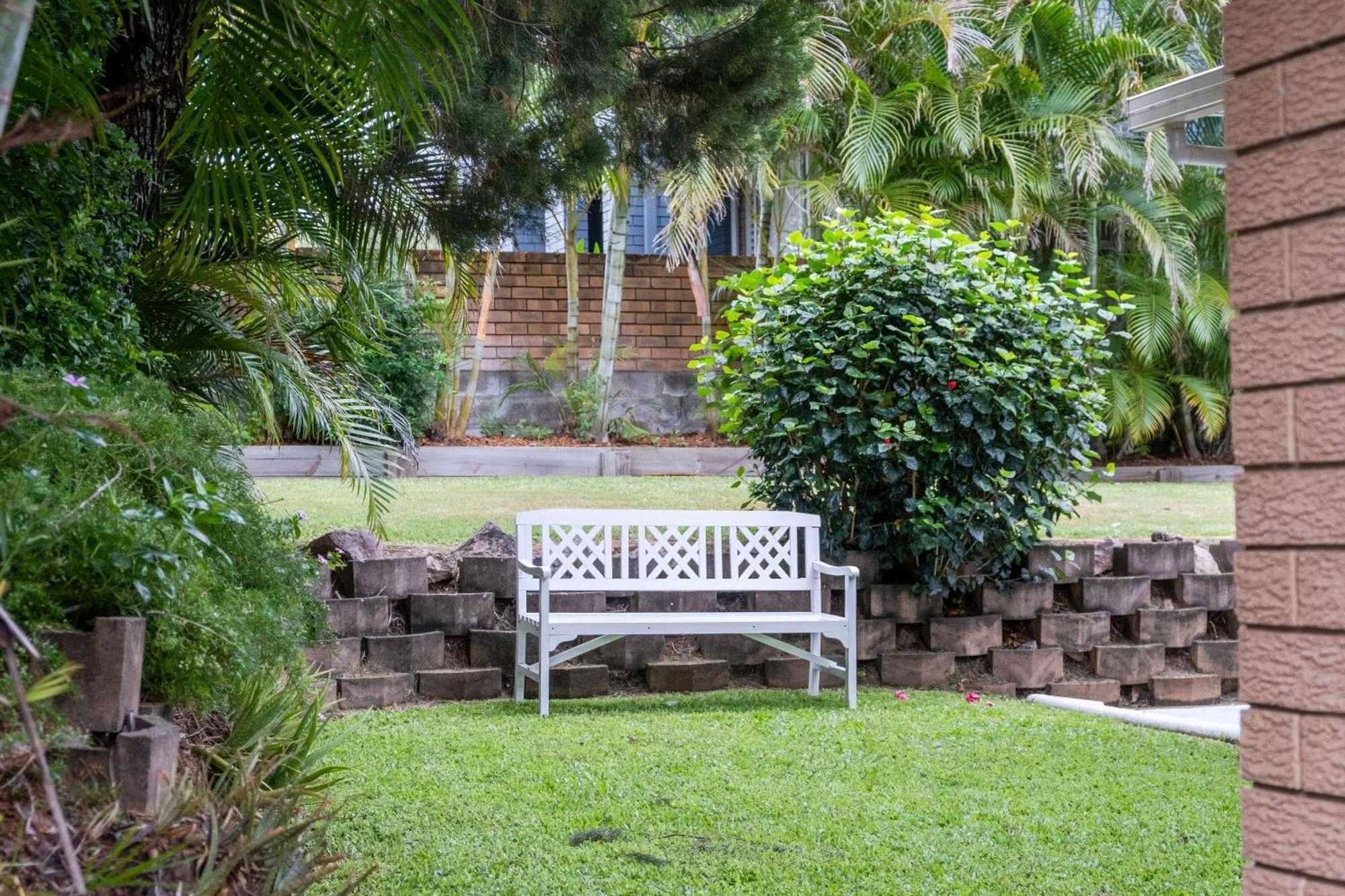 Pet Friendly Battery Hill Home Away From Home Caloundra Exterior photo