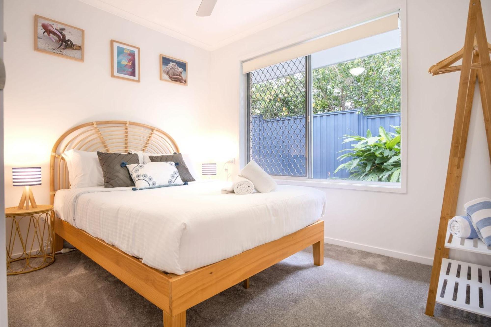 Pet Friendly Battery Hill Home Away From Home Caloundra Exterior photo